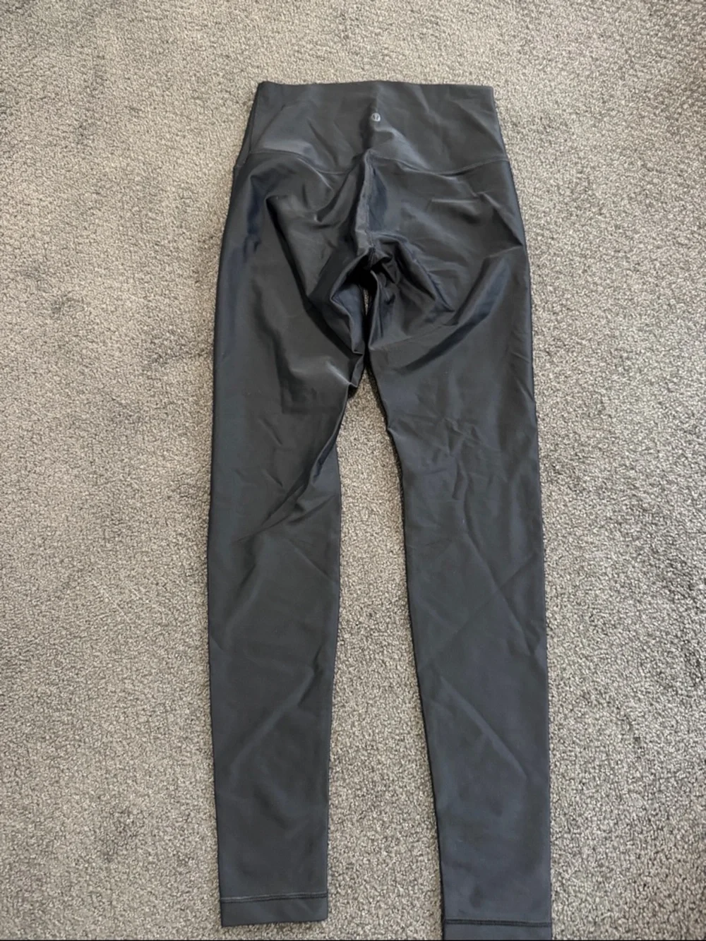 Lululemon sz 8 High-Waist Black Leggings
Eeuc - Picture 2 of 4